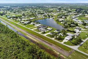 18683 Baseleg Ave, North Fort Myers, FL 33917 - Photo 4