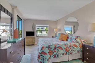 271 Southbay Dr, Naples, FL 34108 - Photo 10