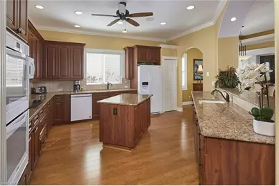 377 Mallory Ct, Naples, FL 34110 - Photo 10