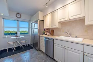 5501 Heron Point Dr, Naples, FL 34108 - Photo 6