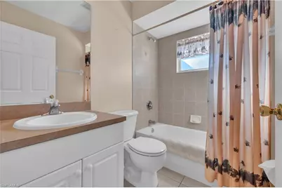 916 NE 4th Pl, Cape Coral, FL 33909 - Photo 32