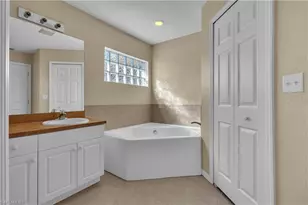 916 NE 4th Pl, Cape Coral, FL 33909 - Photo 28