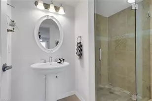 600 Squire Cir, Naples, FL 34104 - Photo 16