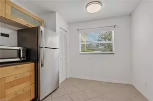 600 Squire Cir, Naples, FL 34104 - Photo 6