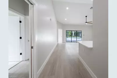 581 Country Walk Ct, Naples, FL 34104 - Photo 4