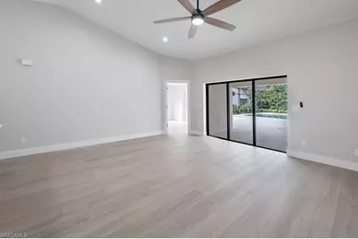 581 Country Walk Ct, Naples, FL 34104 - Photo 6