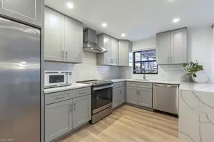 124 Lake Point Ln, Naples, FL 34112 - Photo 8