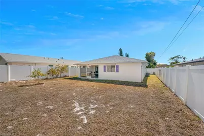 693 95th Ave N, Naples, FL 34108 - Photo 4