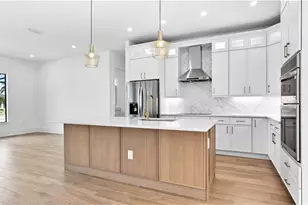 117 NE 5th Terrace, Cape Coral, FL 33909 - Photo 4