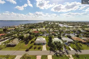 1438 Windsor Ct, Cape Coral, FL 33904 - Photo 18