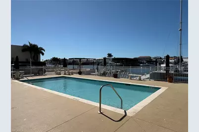 750 River Point Dr, Naples, FL 34102 - Photo 4