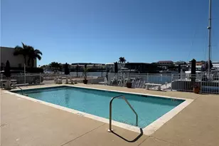 750 River Point Dr, Naples, FL 34102 - Photo 4