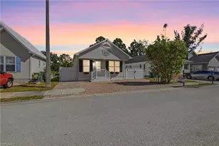 286 Leawood Cir, Naples, FL 34104 - Photo 24