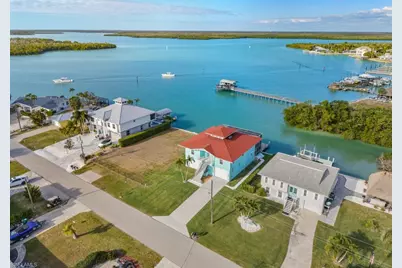 105 Pago Pago Dr W, Naples, FL 34113 - Photo 1