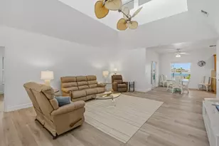 105 Pago Pago Dr W, Naples, FL 34113 - Photo 4