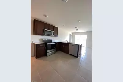 9018 S Castle Cir, Labelle, FL 33935 - Photo 4