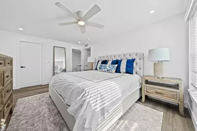 1910 Gulf Shore Blvd N #107, Naples, FL 34102 - Photo 4