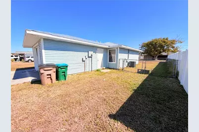 419 NE 16th Pl, Cape Coral, FL 33909 - Photo 4