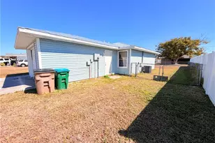 419 NE 16th Pl, Cape Coral, FL 33909 - Photo 4