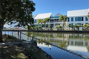 579 13th St N, Naples, FL 34102 - Photo 1