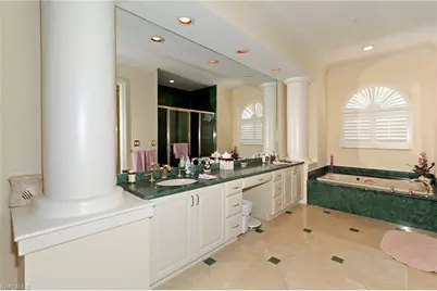 267 Colonade Cir #2704, Naples, FL 34103 - Photo 14