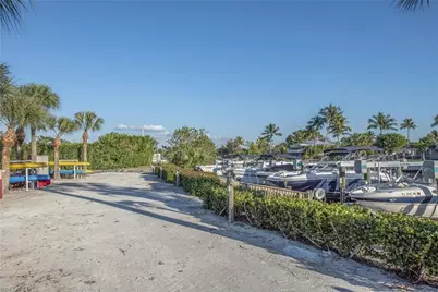 121 Bears Paw Trl, Naples, FL 34105 - Photo 40