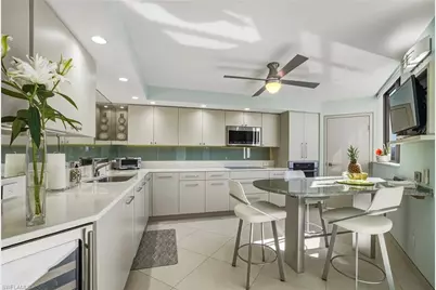 5555 Heron Point Dr #401, Naples, FL 34108 - Photo 8