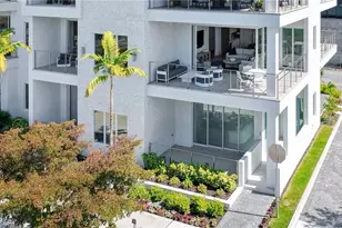 201 8th St S, Naples, FL 34102 - Photo 32