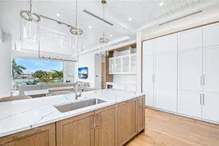 201 8th St S, Naples, FL 34102 - Photo 18