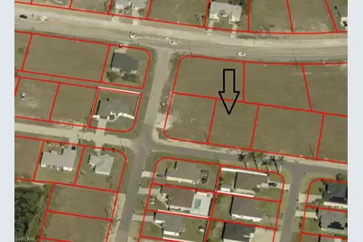 605 NE 15th Ter, Cape Coral, FL 33909 - Photo 2