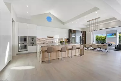 2485 Crayton Rd, Naples, FL 34103 - Photo 4