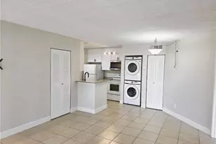 142 Santa Clara Dr, Naples, FL 34104 - Photo 4