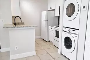 142 Santa Clara Dr, Naples, FL 34104 - Photo 6