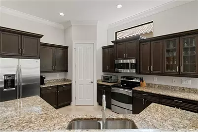 7347 Lantana Cir, Naples, FL 34119 - Photo 6