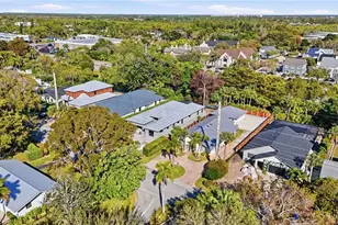 1050 13th St N, Naples, FL 34102 - Photo 10