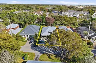 1050 13th St N, Naples, FL 34102 - Photo 1