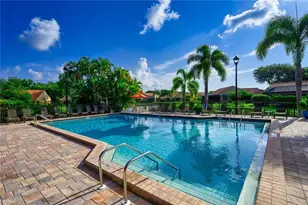 613 Beachwalk Cir, Naples, FL 34108 - Photo 24