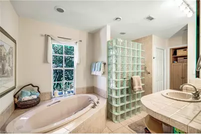 712 Pine Creek Ln, Naples, FL 34108 - Photo 14