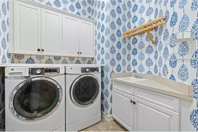 347 Saddlebrook Ln, Naples, FL 34110 - Photo 32