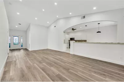 7488 Berkshire Pines Dr, Naples, FL 34104 - Photo 6