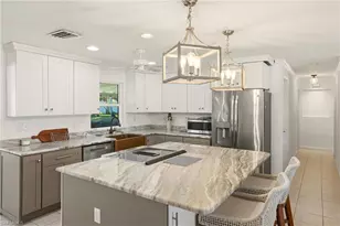 1159 Holiday Ln E, Naples, FL 34104 - Photo 10