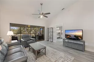 525 Lake Louise Cir, Naples, FL 34110 - Photo 8