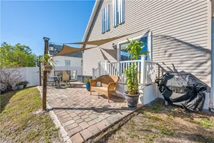 150 Leawood Cir, Naples, FL 34104 - Photo 2