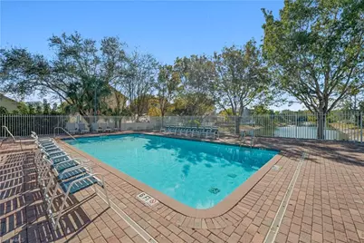150 Leawood Cir, Naples, FL 34104 - Photo 18
