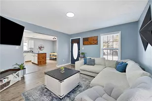 150 Leawood Cir, Naples, FL 34104 - Photo 4