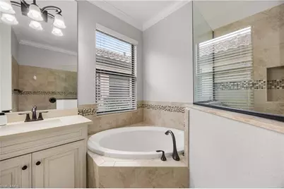 9222 Veneto Ln, Naples, FL 34113 - Photo 16