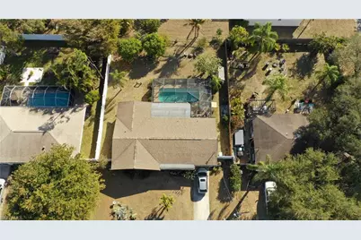 707 NE 16th Pl, Cape Coral, FL 33909 - Photo 24