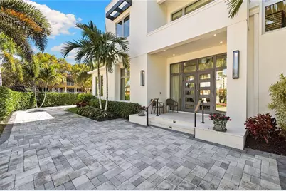 790 6th Ave N, Naples, FL 34102 - Photo 2
