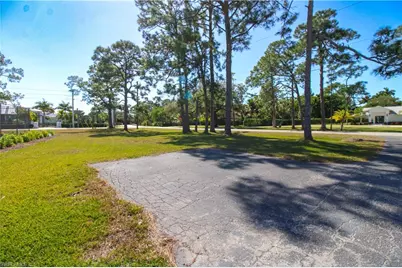 516 Gordonia Rd, Naples, FL 34108 - Photo 12