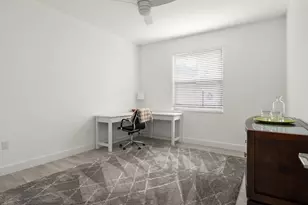 501 Robin Hood Cir, Naples, FL 34104 - Photo 16